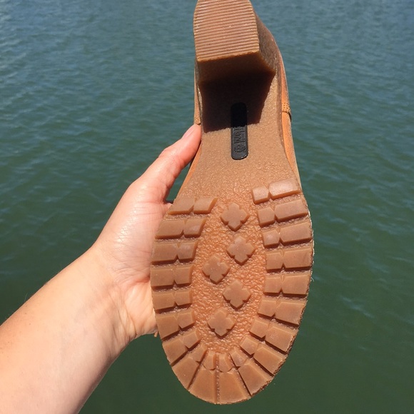 Pendleton Brown and Red Ankle Boots - Picture 7 of 7